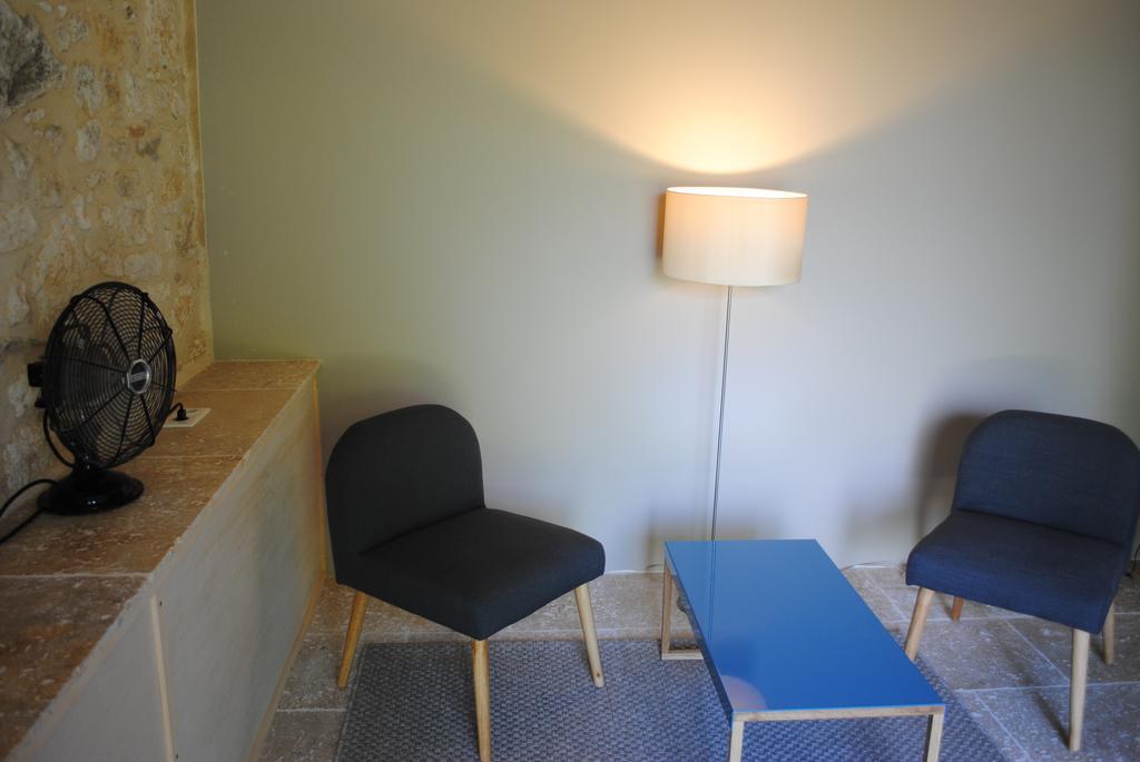 Les Foucauds Hotel Saint-Quentin-de-Caplong Szoba fotó