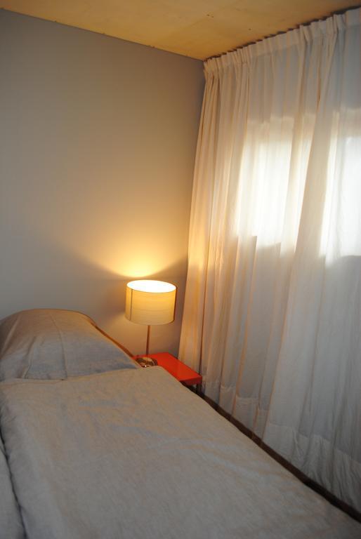 Les Foucauds Hotel Saint-Quentin-de-Caplong Szoba fotó