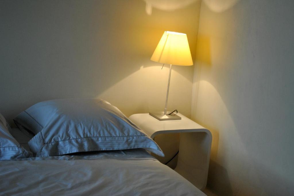 Les Foucauds Hotel Saint-Quentin-de-Caplong Szoba fotó